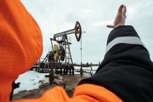 ​Суд ХМАО встал на сторону нефтяника, которого наказали за приготовление самогона на рабочем месте