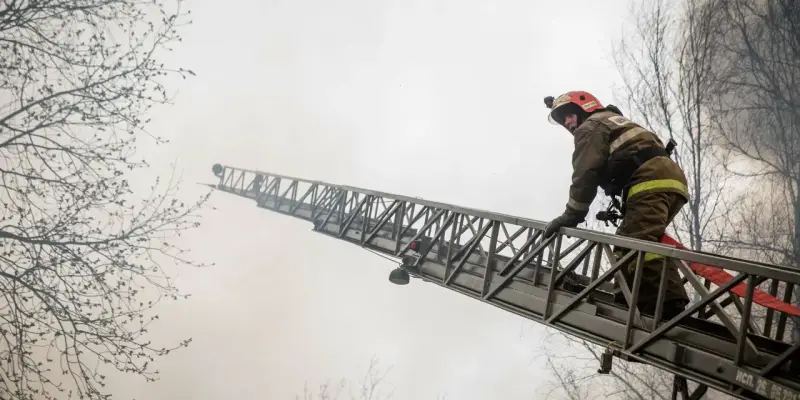 Торговый центр загорелся в городе ХМАО: прошла эвакуация