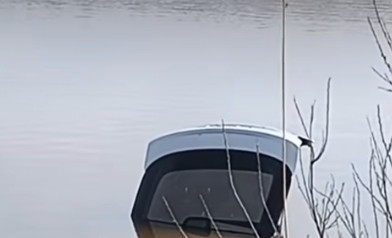 Пьяный водитель улетел в болото с трассы в ХМАО Пьяный водитель улетел в болото с трассы в ХМАО