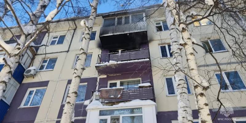Пожар охватил многоэтажку в Нижневартовске. Есть пострадавший