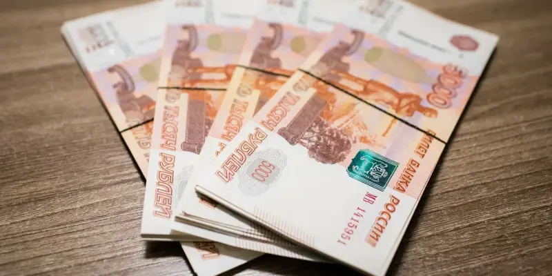 ​В ХМАО дети нашли на лавочке 750 тысяч рублей и отнесли их в полицию