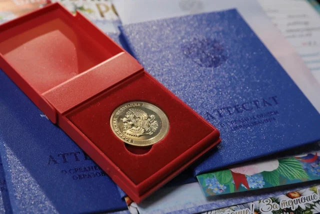 ​Мигранты подделали аттестаты для детей, чтобы устроить их в колледж в Сургуте