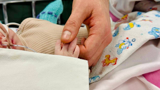 Тело малыша охладили до критических 28 градусов врачи в Сургуте