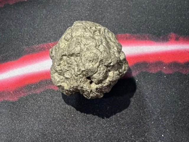 Самородок из космоса за 2,5 млн продают в ХМАО Самородок из космоса за 2,5 млн продают в ХМАО