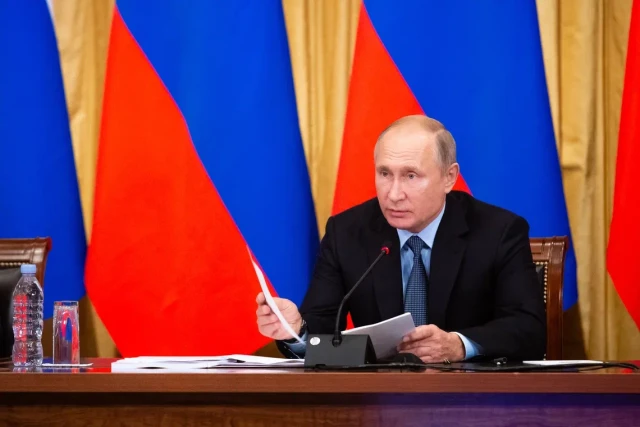 Учителя физкультуры и литературы из ХМАО получили награды от Путина Учителя физкультуры и литературы из ХМАО получили награды от Путина