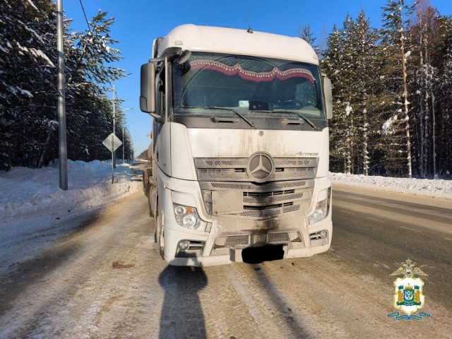 Дальнобойщик употреблял наркотики прямо на трассе в ХМАО