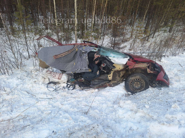 Пять человек пострадали в страшной аварии на трассе в ХМАО. Машина всмятку Пять человек пострадали в страшной аварии на трассе в ХМАО. Машина всмятку