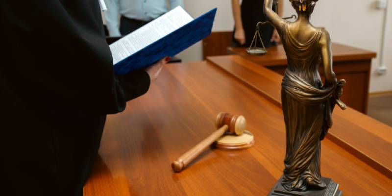 ​В ХМАО адвокат взял деньги и обманул своих клиентов