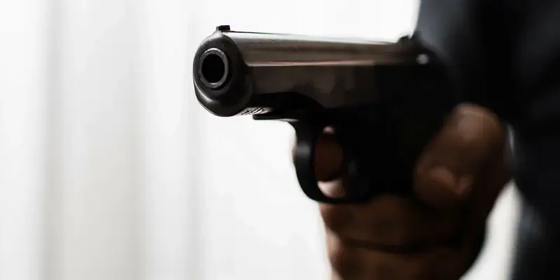 ​В ХМАО полиция задержала четырех участников драки со стрельбой на детской площадке