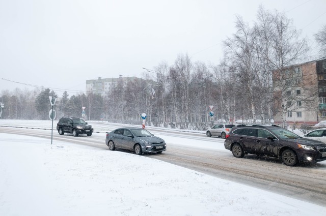 ​Водители ХМАО украшают свои авто гирляндами ради фото и популярности