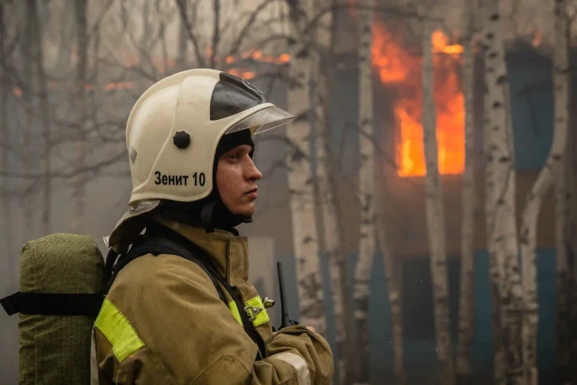Вспыхнул один из самых популярных ресторанов Сургута. Работают пожарные Вспыхнул один из самых популярных ресторанов Сургута. Работают пожарные