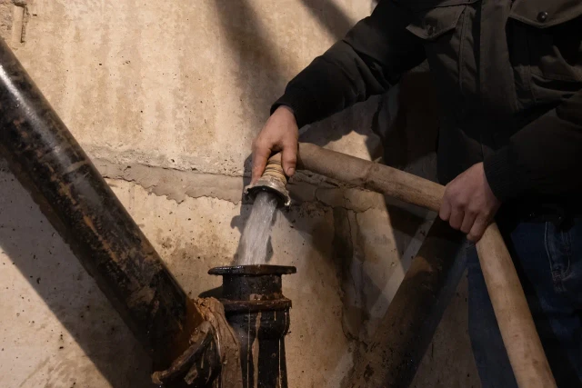 ​Тотальная промывка: в Белом Яре решают проблему грязной воды