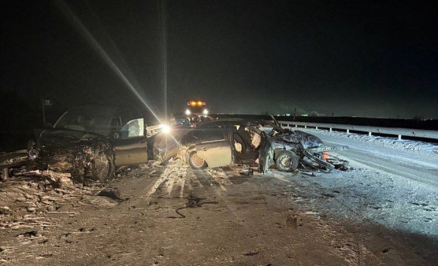 Погиб водитель из Сургута: выезд на встречную полосу привел к смертельному ДТП на трассе в ХМАО Погиб водитель из Сургута: выезд на встречную полосу привел к смертельному ДТП на трассе в ХМАО