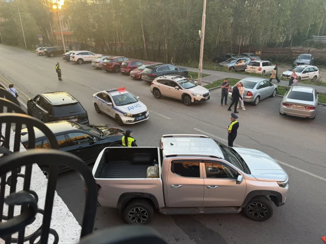 Ребенок на велосипеде попал под колеса пикапа в Сургуте Ребенок на велосипеде попал под колеса пикапа в Сургуте