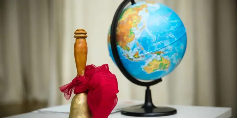 ​Школьники из Сургута начали массово травить учителей в TikTok