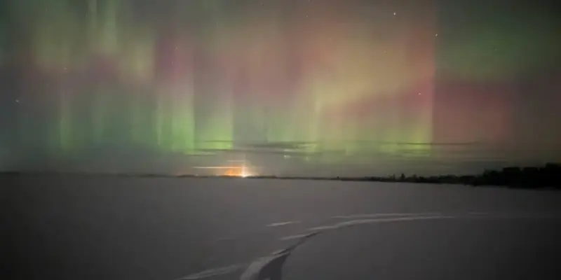 ​Северное сияние необыкновенной красоты озарило небо над ХМАО