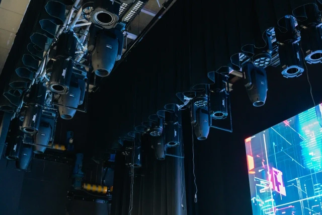 ​Паленка, наркотики, продажа алкоголя подросткам: в столице ХМАО полиция провела рейд по барам