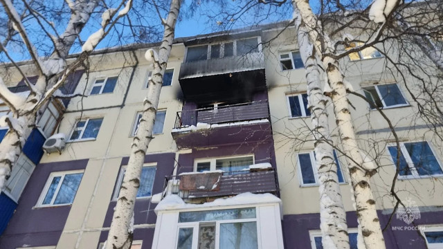 Пожар охватил многоэтажку в Нижневартовске. Есть пострадавший