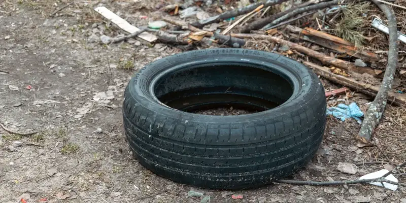 В ХМАО водитель грузовика погиб, пытаясь накачать спущенное колесо