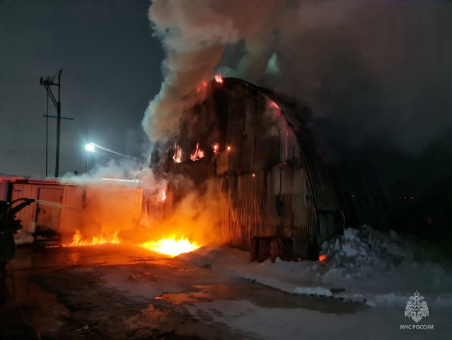 ​Пожар уничтожил крупный склад в Нижневартовске