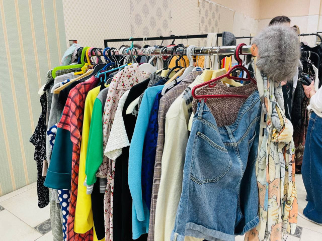 Шелк и кроссовки: в чем встречать Новый 2026 год