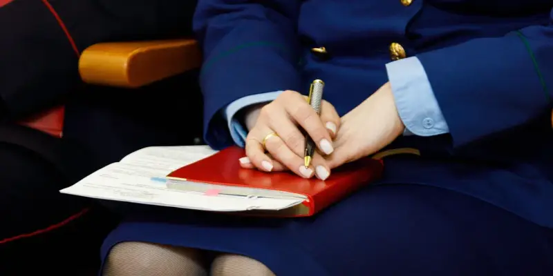 ​Следователи проверят массажистку из Сургута, которую обвиняют в избиении ребенка