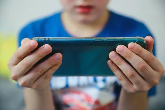 ​Неизвестные снова травят школьников Нижневартовска через telegram-канал