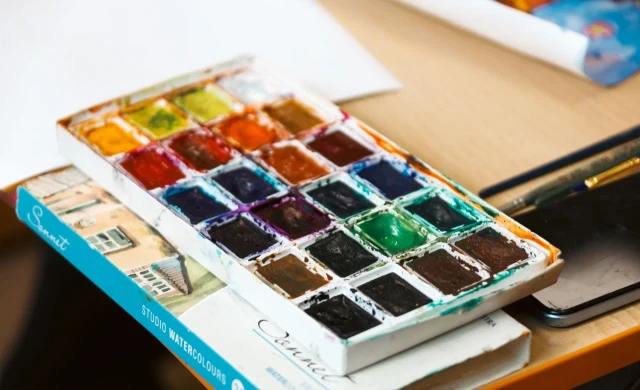 Врагов жителей Сургута в мерзком формате рисует подросток за деньги Врагов жителей Сургута в мерзком формате рисует подросток за деньги