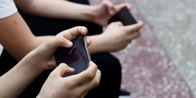 ​Самбист жестоко избил подростка в школьном туалете в ХМАО, в дело вмешался Бастрыкин