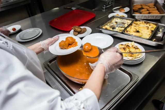 ​Комбинат школьного питания из ХМАО вернет более 15 миллионов рублей за обход госзакупок