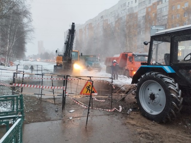 ​Горячий источник: в Нижневартовске произошел порыв трубопровода