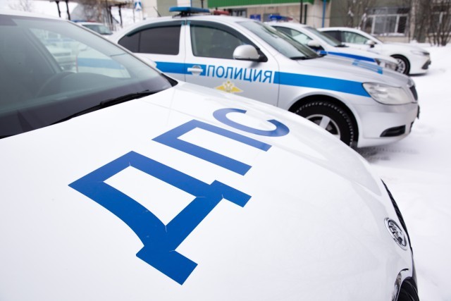 ​В Сургуте лихачи устроили дрифт на оживленной центральной площади