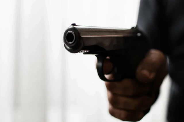 В ХМАО полиция задержала четырех участников драки со стрельбой на детской площадке В ХМАО полиция задержала четырех участников драки со стрельбой на детской площадке