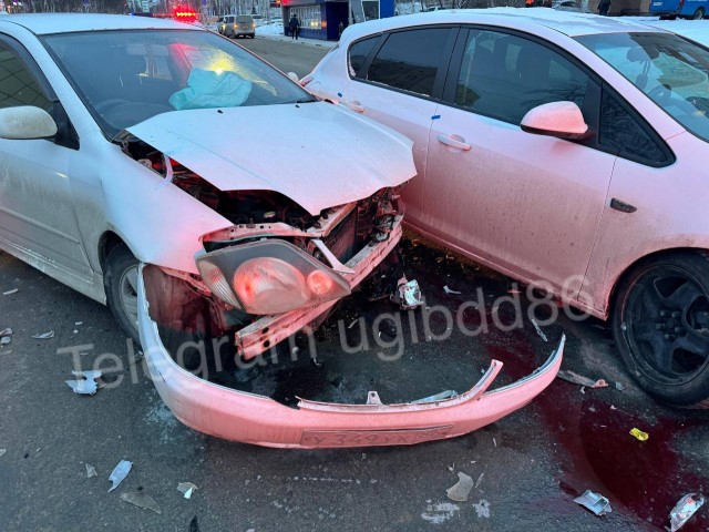 В Сургуте мужчина не уступил даме и устроил жесткое ДТП с пострадавшим В Сургуте мужчина не уступил даме и устроил жесткое ДТП с пострадавшим
