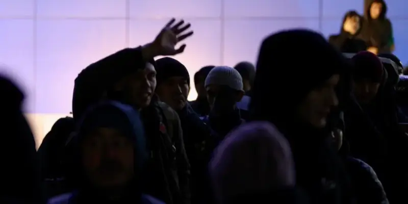 ​В Сургуте полиция задержала более 20 участников нелегальных уличных боев ММА