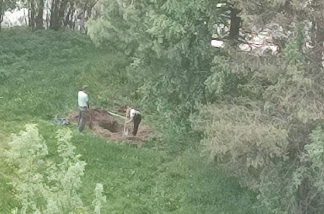Около главного парка Сургута нашли странное захоронение Около главного парка Сургута нашли странное захоронение
