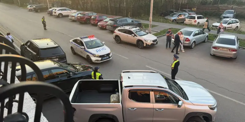 Ребенок на велосипеде попал под колеса пикапа в Сургуте
