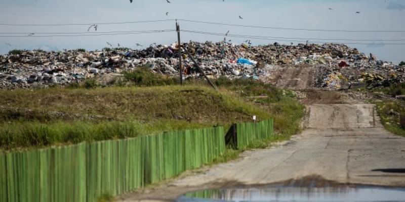 ​В мэрии Нижневартовска рассказали, когда вернут камень из злотолита, выброшенный коммунальщиками