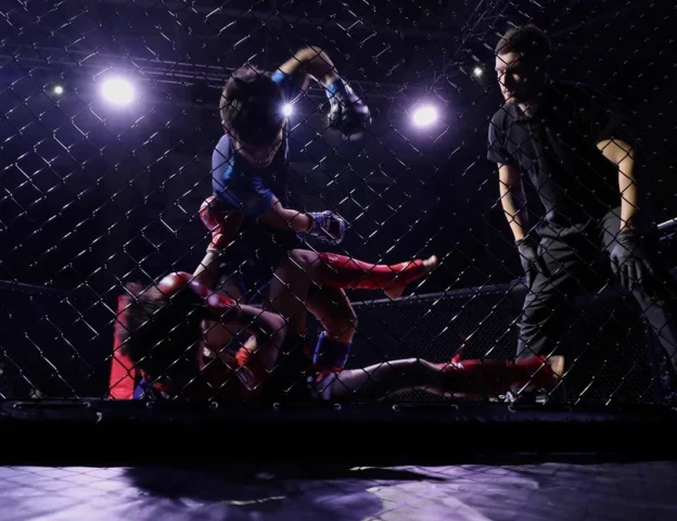 Лучшие бойцы УрФО встретились со спортсменами Сургутского района в главном турнире по ММА Лучшие бойцы УрФО встретились со спортсменами Сургутского района в главном турнире по ММА