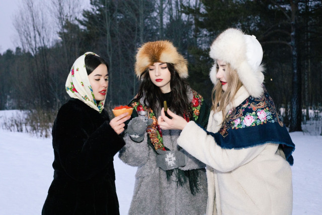 Большие деньги ради фото с икрой и медведем тратят жители Сургута перед Новым годом