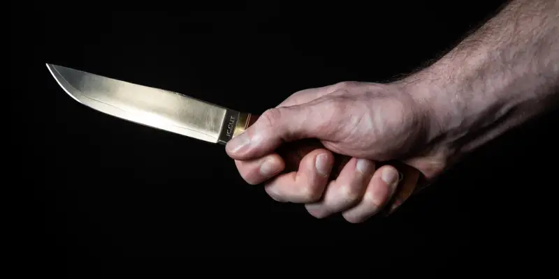 В Когалыме толпа наблюдала, как двое мужчин убивают друг друга