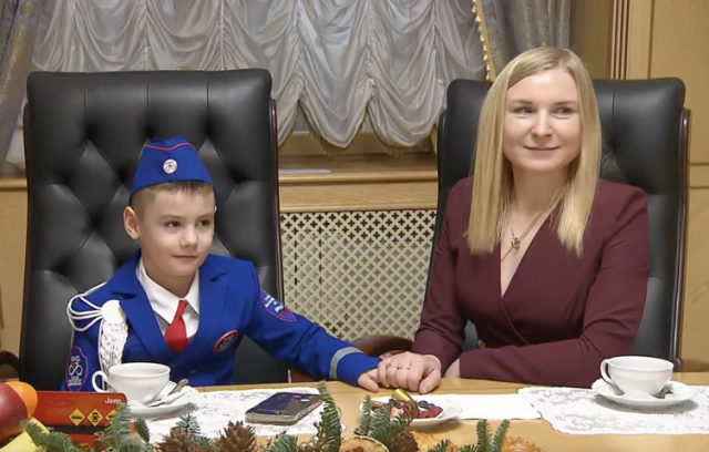 Президент РФ Путин сделал пятилетнего мальчика из ХМАО автоинспектором Президент РФ Путин сделал пятилетнего мальчика из ХМАО автоинспектором