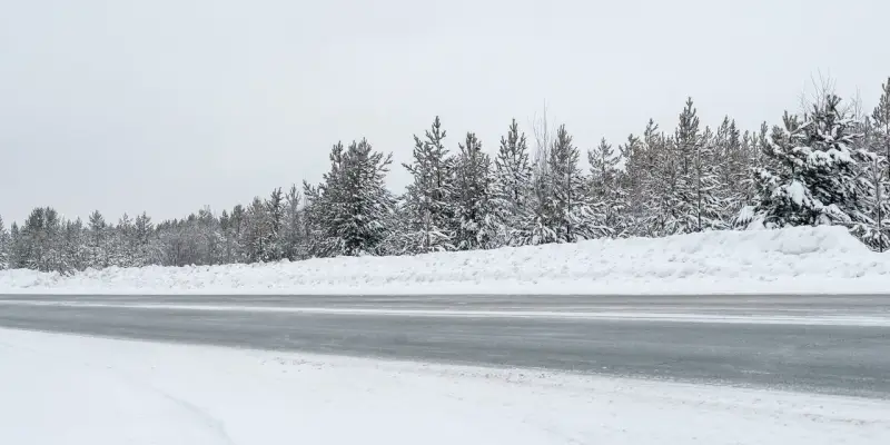 ​Трассу из Сургута в сторону ЯНАО закрыли для всех видов транспорта