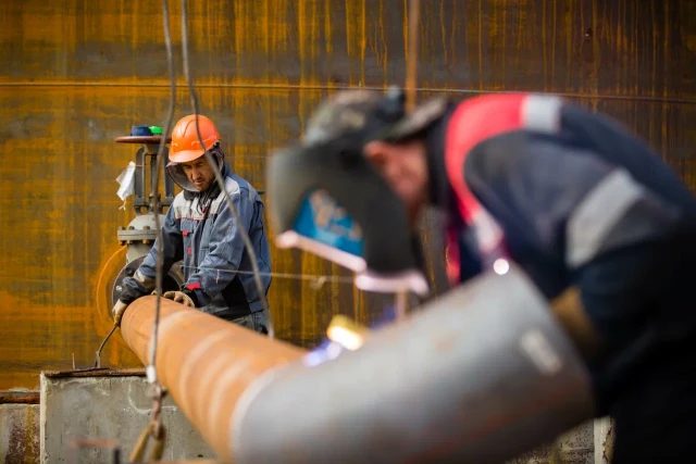 ​Спрос на рабочие профессии резко вырос в ХМАО перед Новым годом