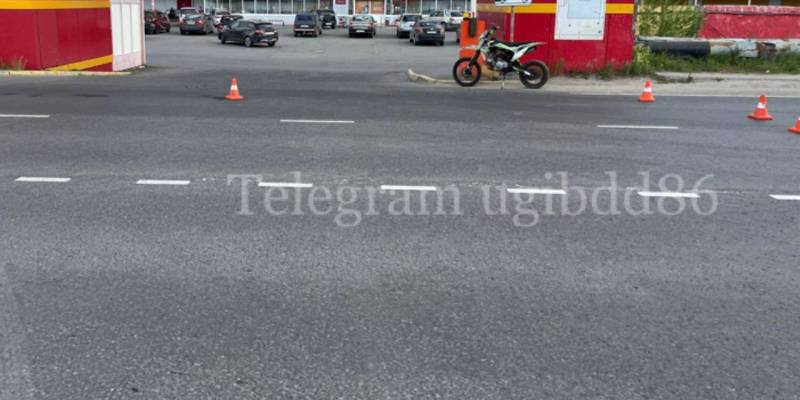 ​В Нижневартовске подросток устроила гонки на питбайке и попала в ДТП