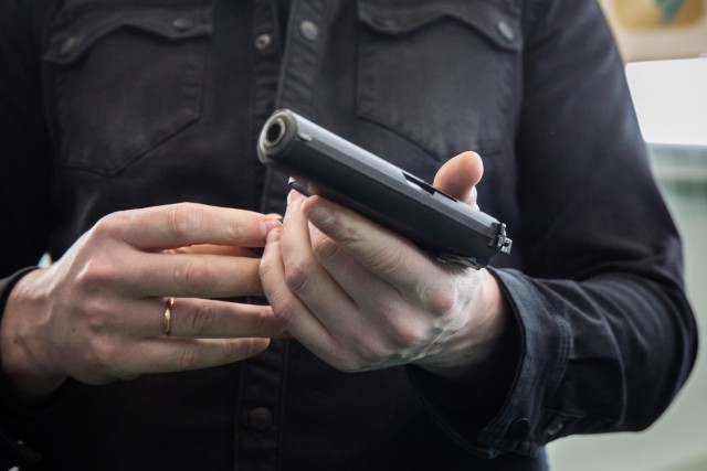 ​В ХМАО мужчины устроили поножовщину со стрельбой из-за девушки
