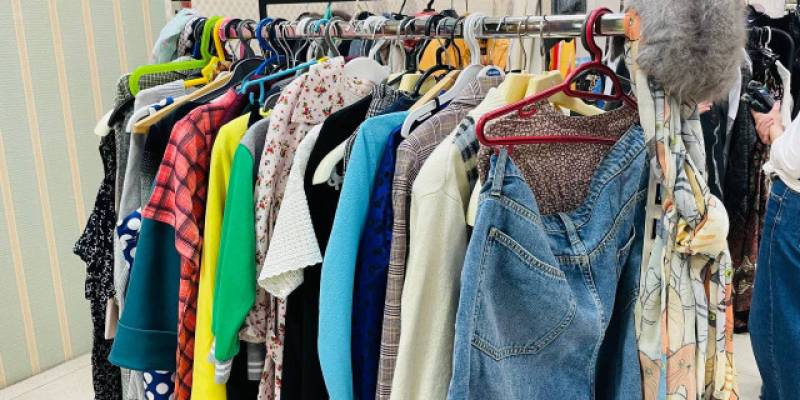 Шелк и кроссовки: в чем встречать Новый 2026 год