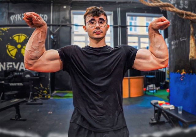 ​Меня это веселит: армрестлер из ХМАО Akimbo о хейте в свою сторону после шоу &laquo;Титаны&raquo;