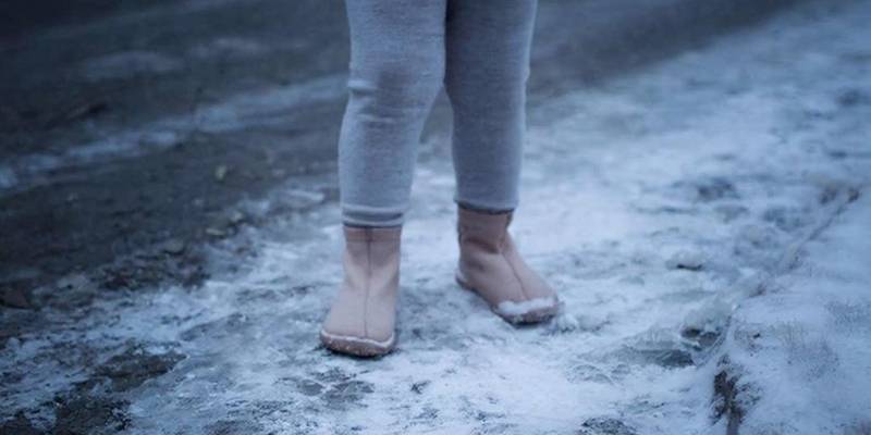 Жители Сургута помогли девочке, которая поздним вечером ждала родителей в сильный мороз