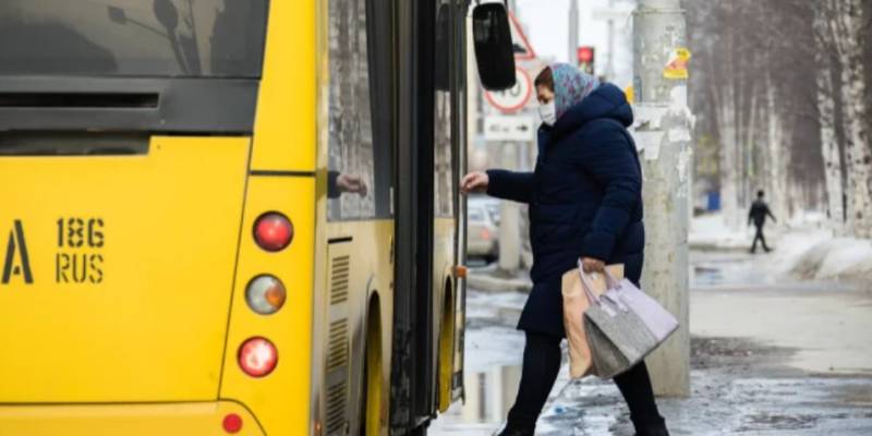 ​В Сургуте шестилетнего ребенка зажало дверьми автобуса